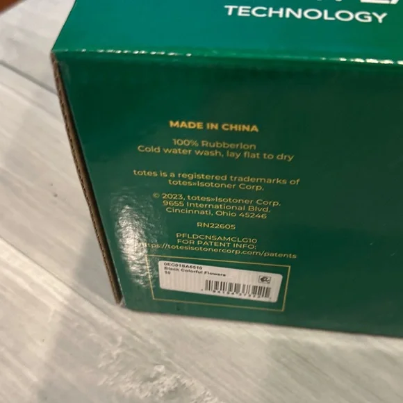 Totes Sz 10 Black Floral Women's Clogs - Picture 3 of 6